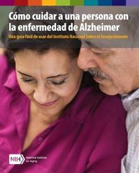 Cover for "Como cuidar a una persona con la enfermedad de Alzheimer" shows an older Hispanic/Latino couple embracing